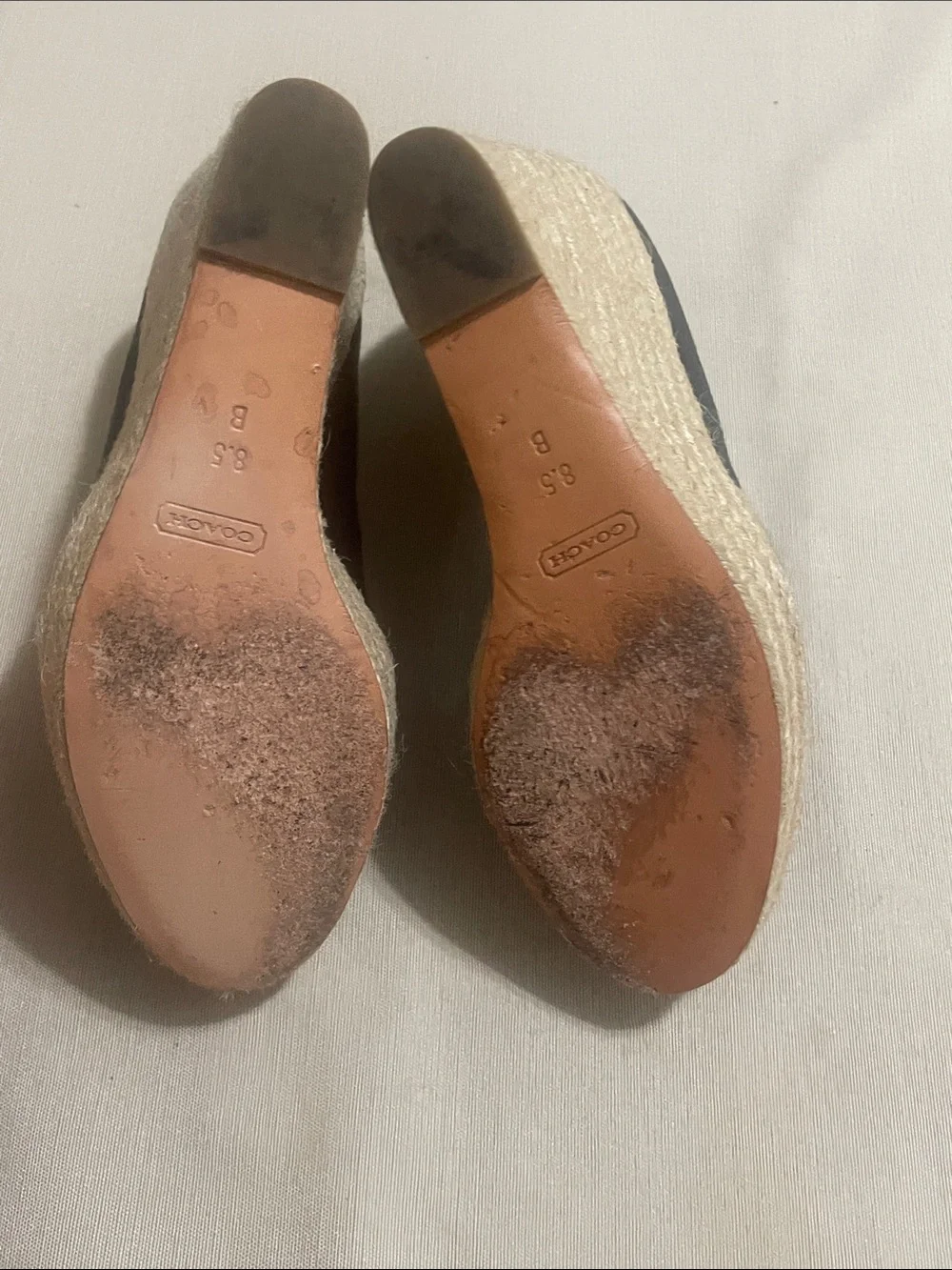 Coach silhouette cushioned pumps